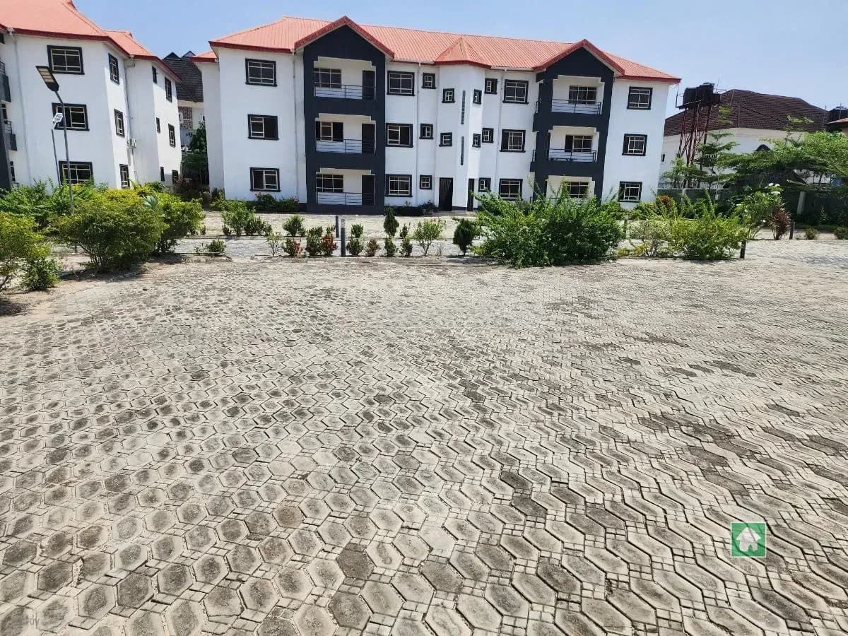 Spacious 3 Bedroom Flat in Sangotedo, Ajah