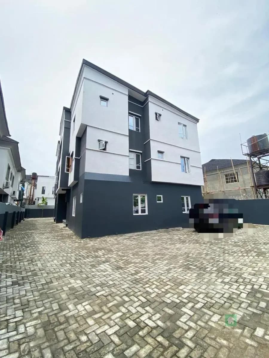 Charming 2-Bedroom Flat in the Heart of Sangotedo, Ajah
