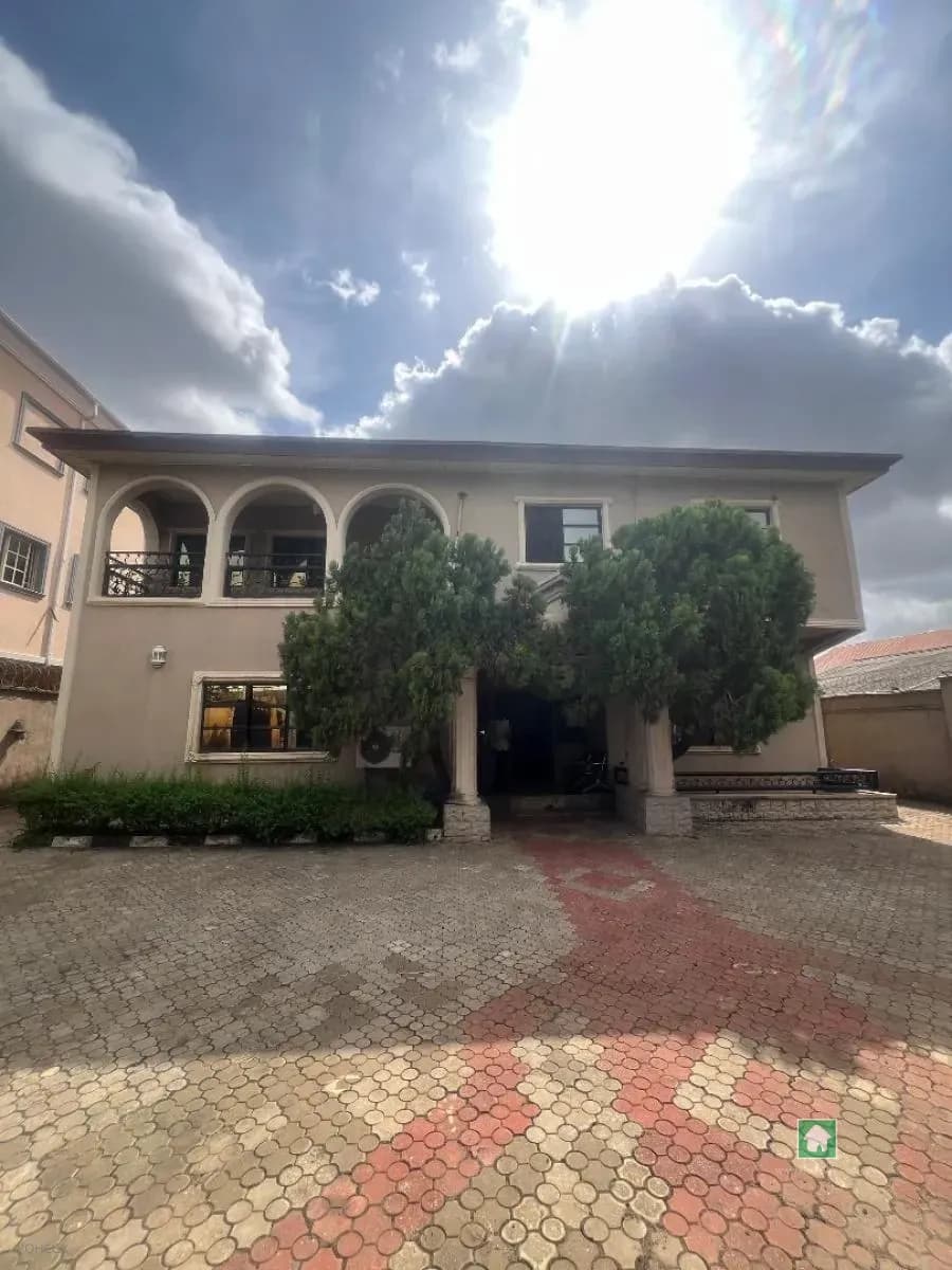 Spacious Six-Bedroom Detached Duplex in Alimosho