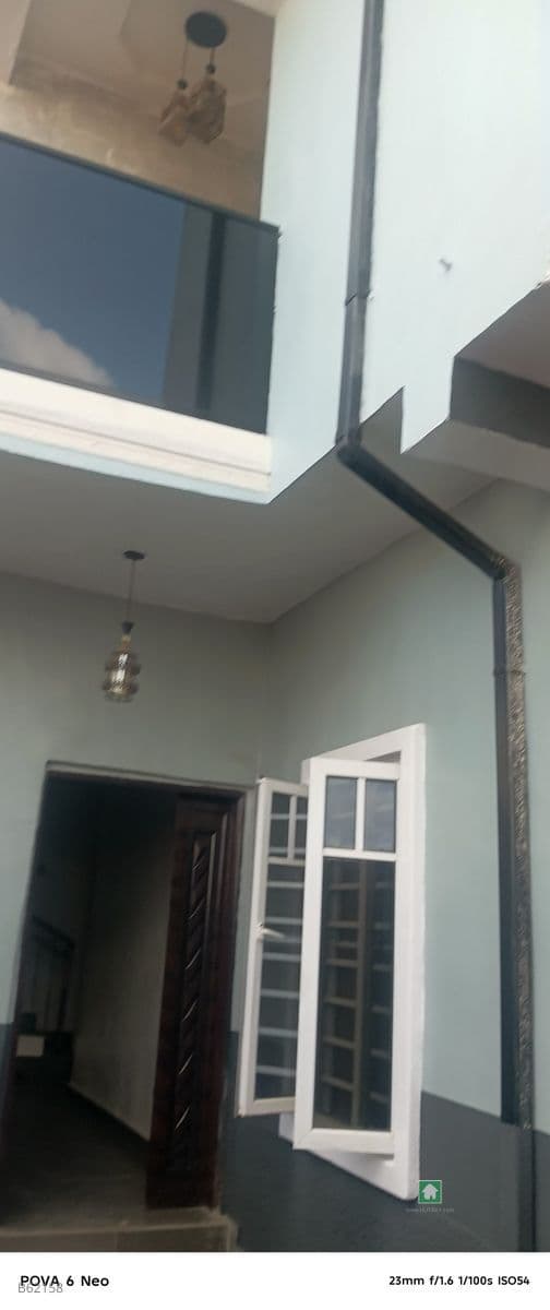 newly refurbished 2 bedroom apartment