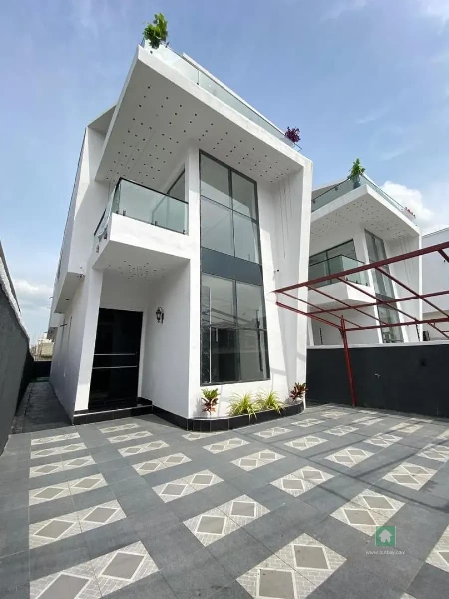 Spacious 5-Bedroom Detached Duplex with Pool in Sangotedo