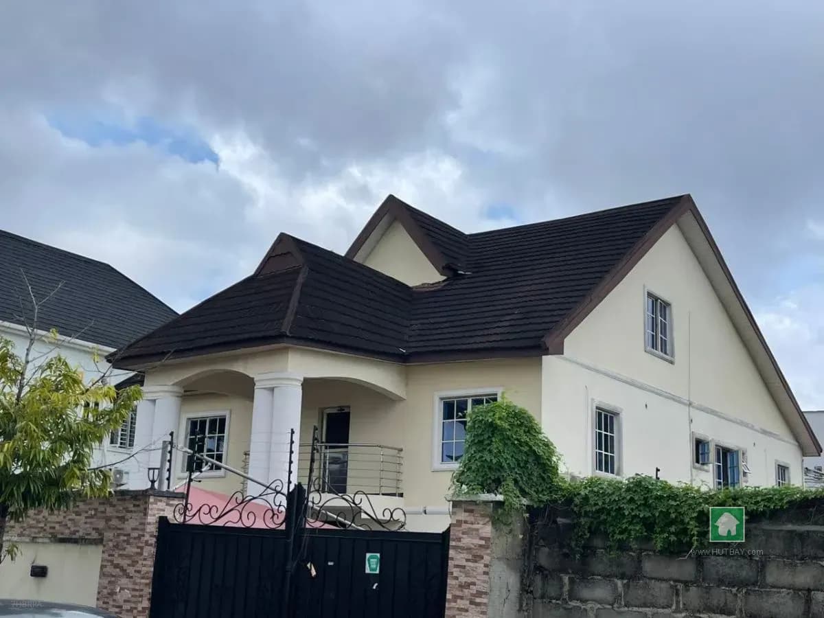 Expansive 5-Bedroom Mansion in Sangotedo