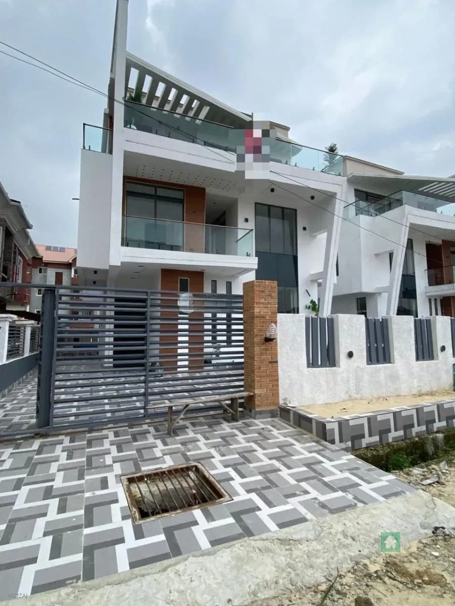 Spacious Detached 5-Bedroom Home in Sangotedo, Ajah, Lagos