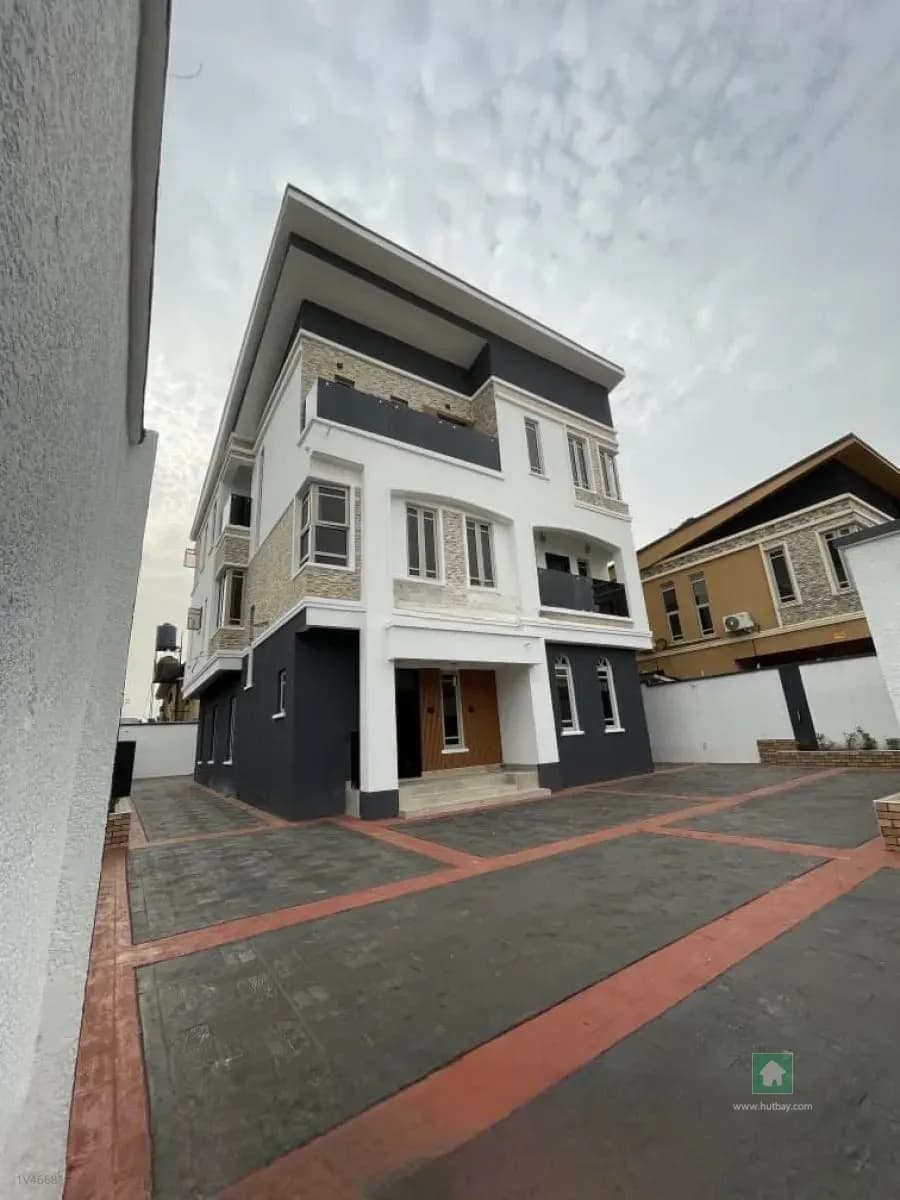 Spacious 8 Bedroom Detached Duplex in Egbeda, Lagos