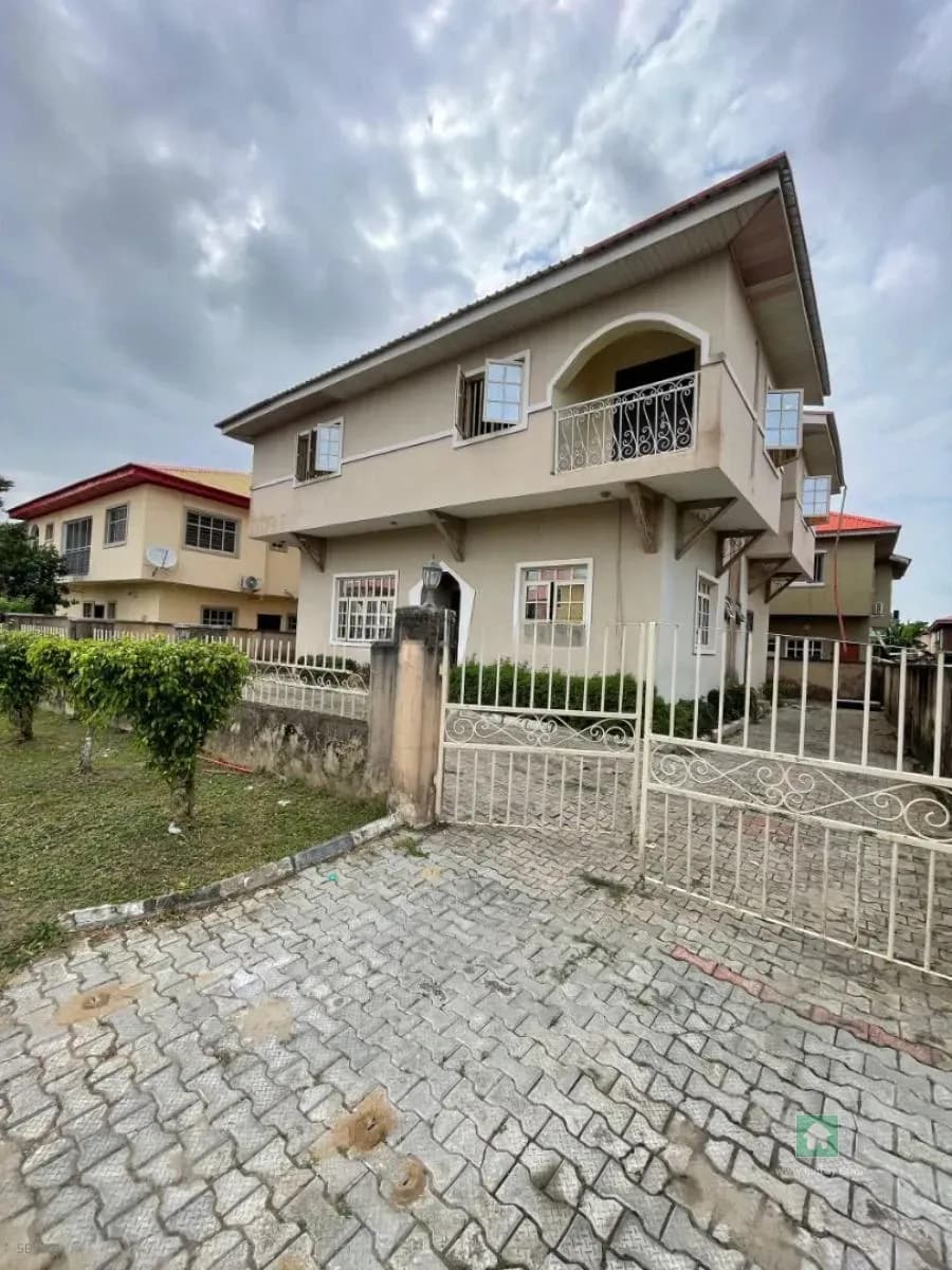 Spacious Detached 4-Bedroom Home in Crown Estate, Sangotedo