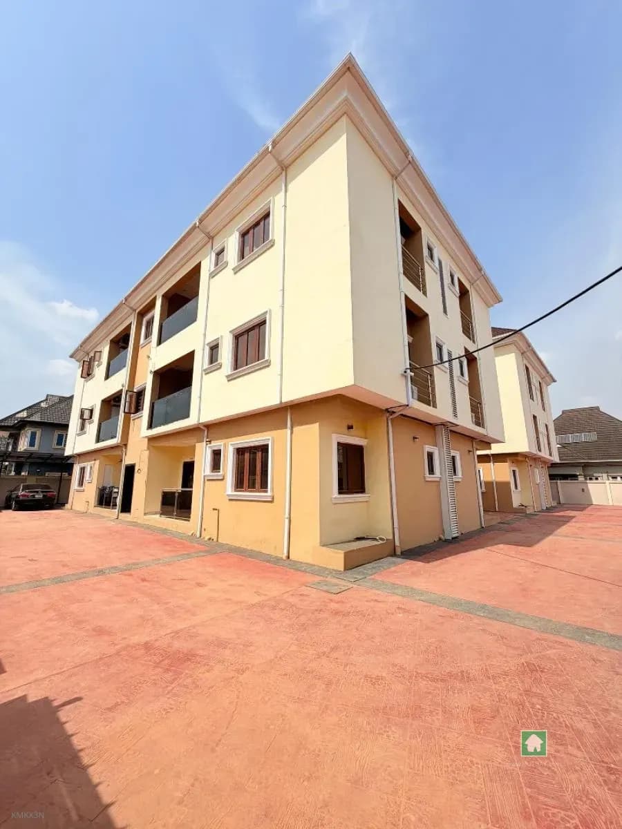All Ensuite Flat Apartment For Sale in Alimosho, Lagos