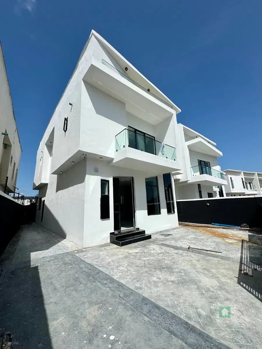 Spacious Detach Home with Modern Finishes in Sangotedo, Lagos