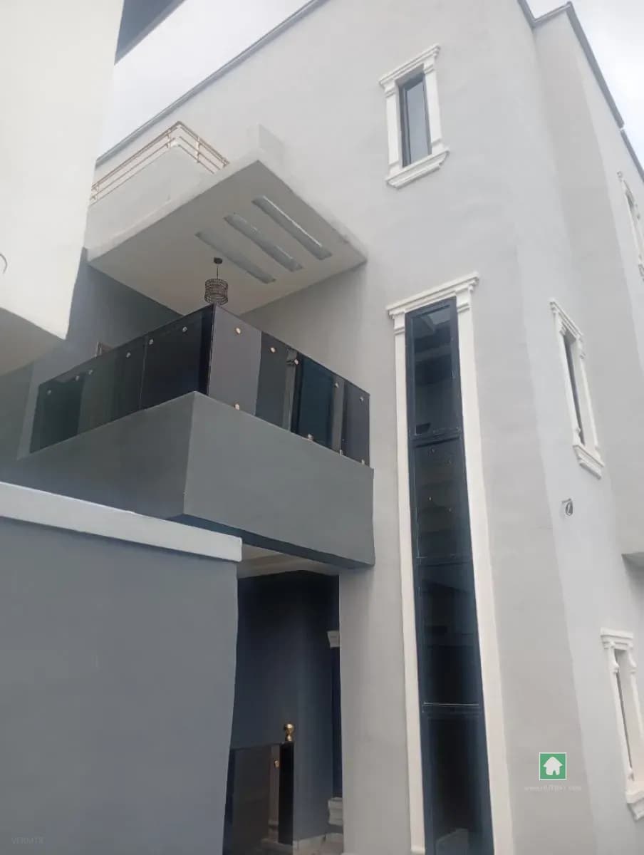 Executive 6-Bedroom Detached Duplex in Ikeja