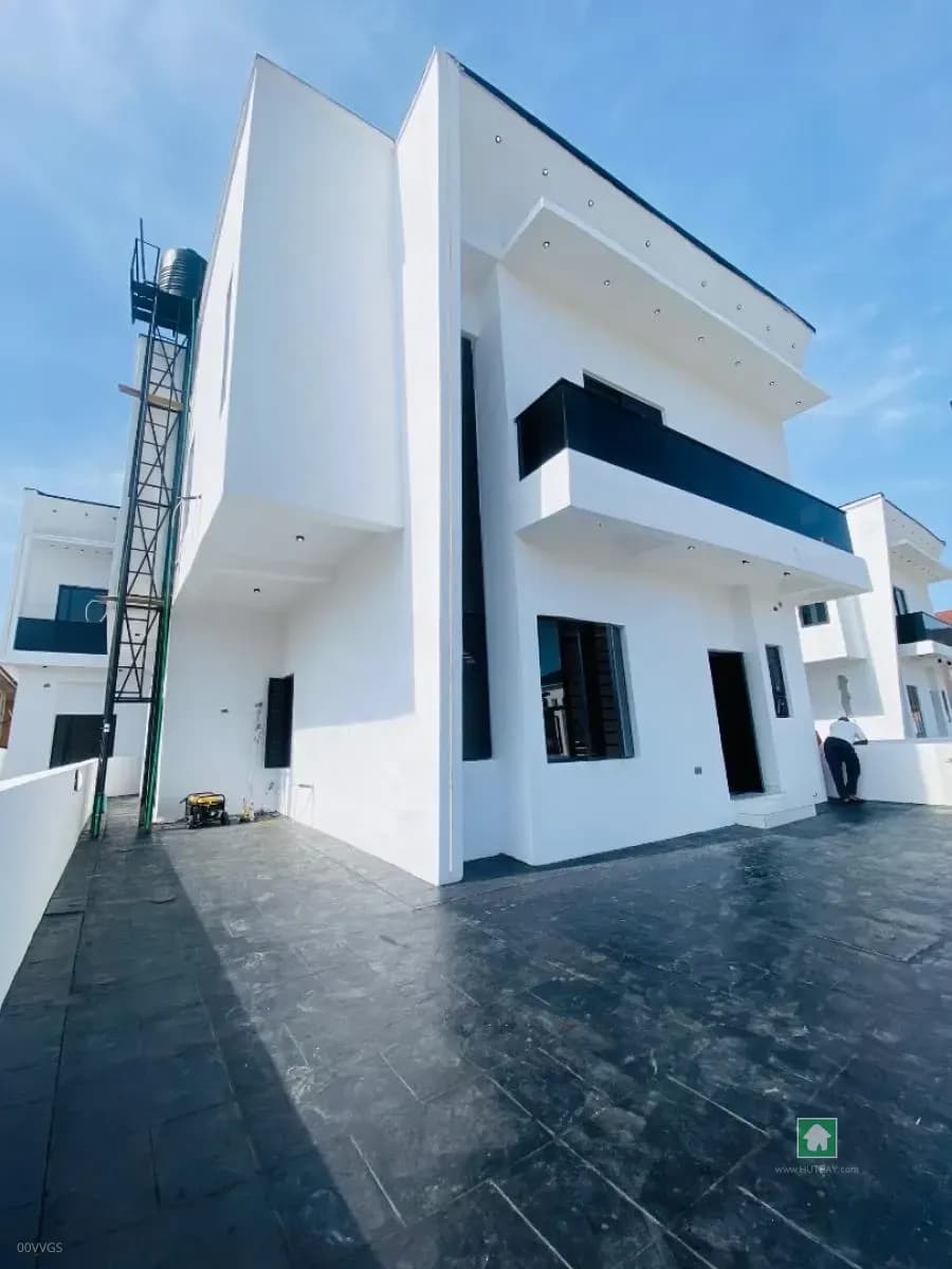 Elegant 5-Bedroom Detached House with Pool in Sangotedo