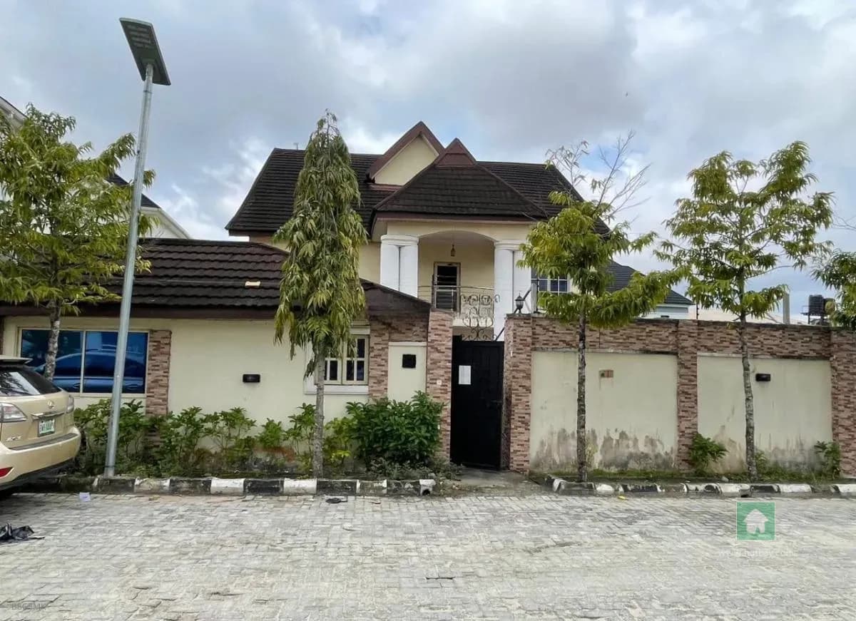 Spacious 5-Bedroom Detached House with Pool and Gym in Sangotedo, Ajah