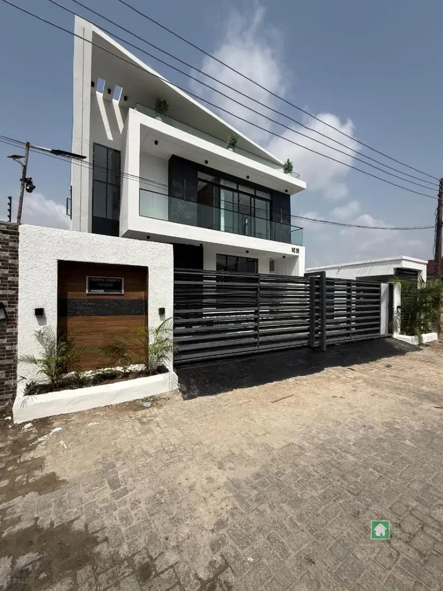 5-Bedroom Detached Duplex with Smart Features in Sangotedo