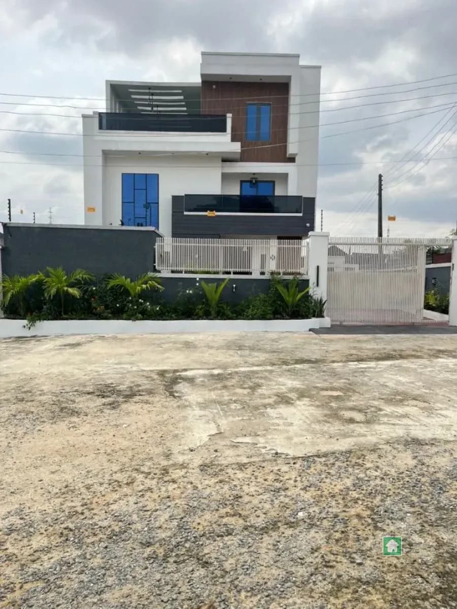 Spacious 6-Bedroom Detached House with Pool and Gym in Ipaja