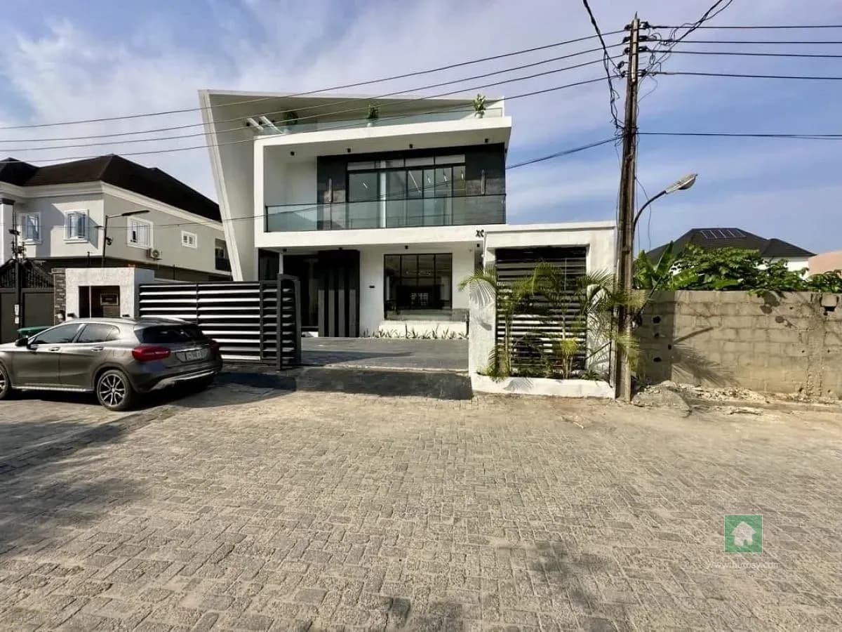 Spacious 5-Bedroom Detached House in Sangotedo, Ajah, Lagos