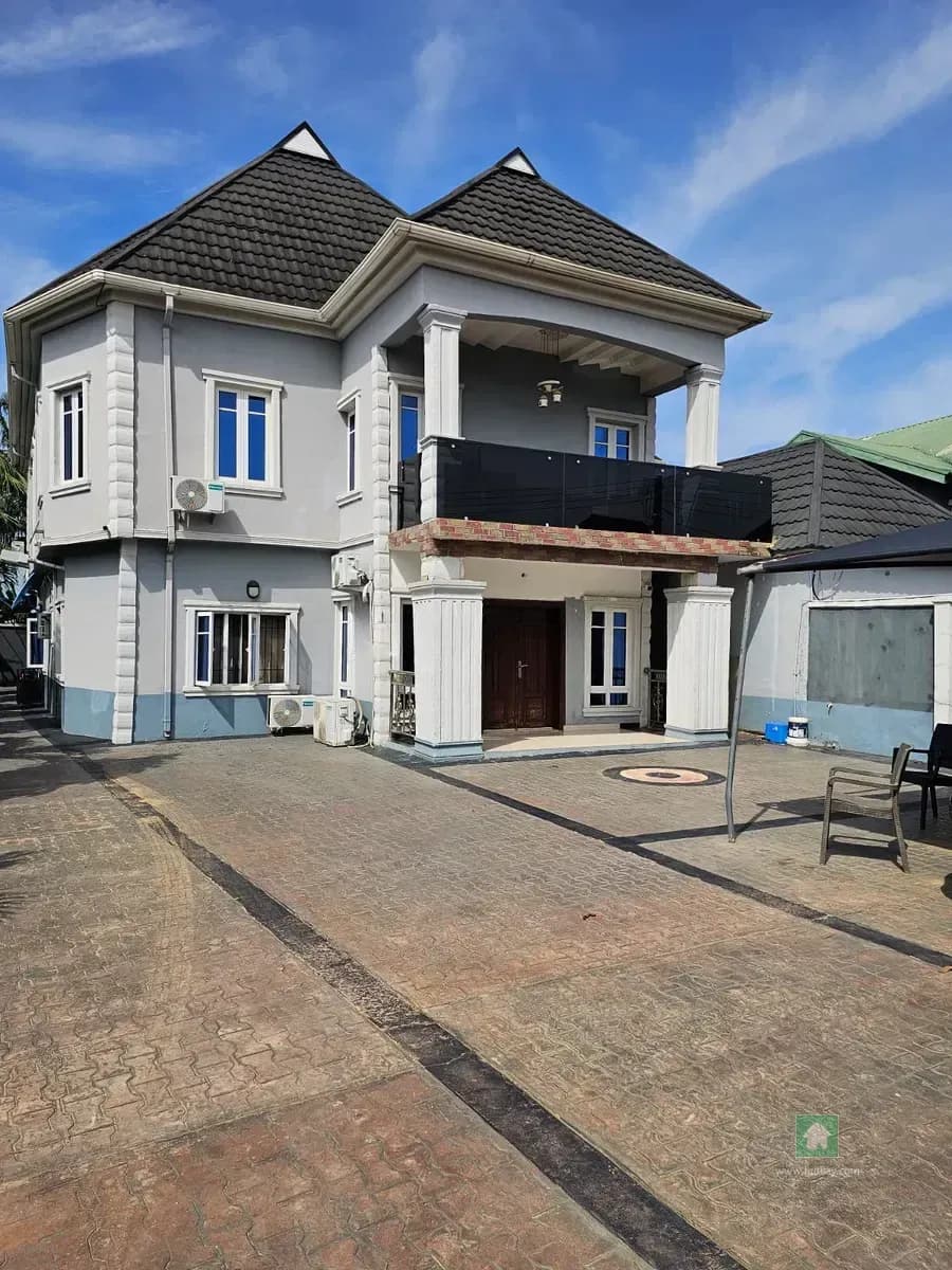 Well-Equipped 5-Bedroom Detached Home in Diamond Estate, Ipaja