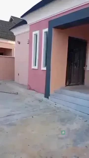 Spacious Bungalow With Modern Amenities in Iyana Ipaja
