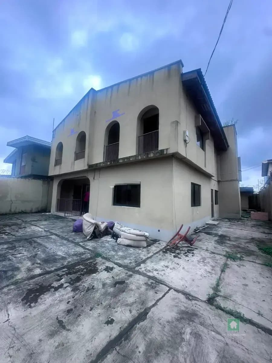 Detached 5-Bedroom Duplex with Mini Flat BQ in Akowonjo, Lagos