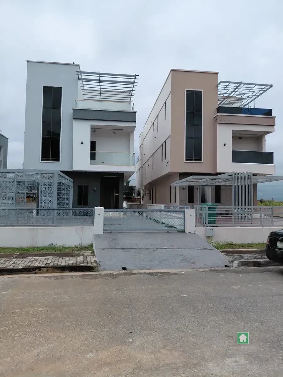 Spacious 6-Bedroom Detached Home with Pool in Sangotedo, Ajah