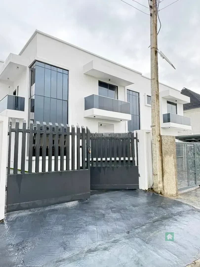 Spacious 5-Bedroom Detached House with Pool in Sangotedo, Ajah