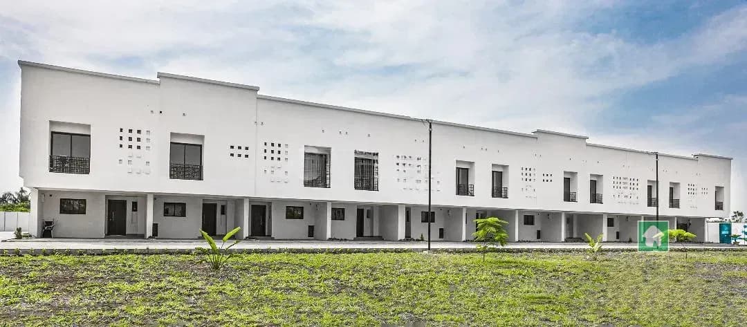 Spacious Three Bedroom Flat in Sangotedo, Ajah