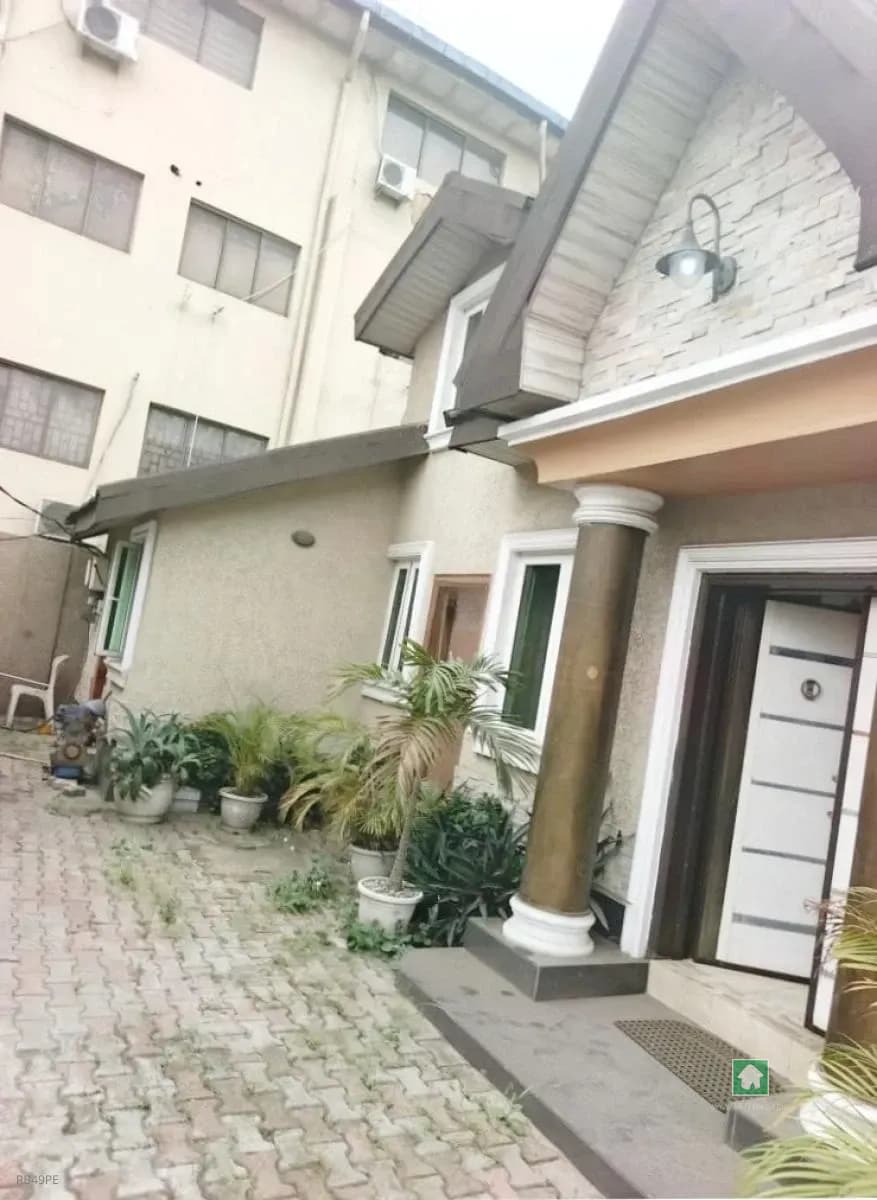 4 Bedroom Flat Apartment for Rent in Ogba, Ikeja